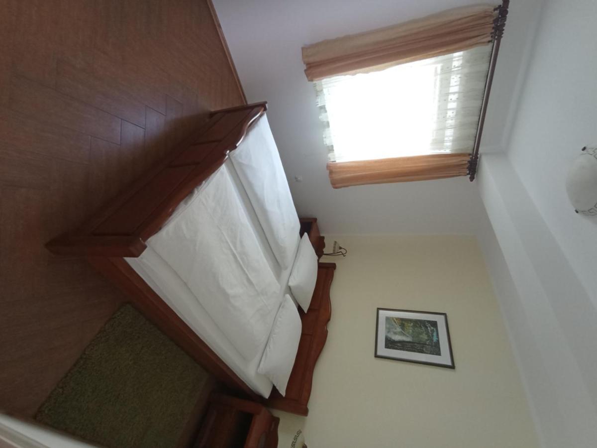 Apartments Tina พูลา ภายนอก รูปภาพ